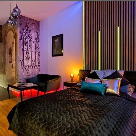 Apartament Czarny Z Jacuzzi Krakow Bagian luar foto