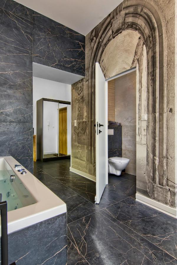 Apartament Czarny Z Jacuzzi Krakow Bagian luar foto