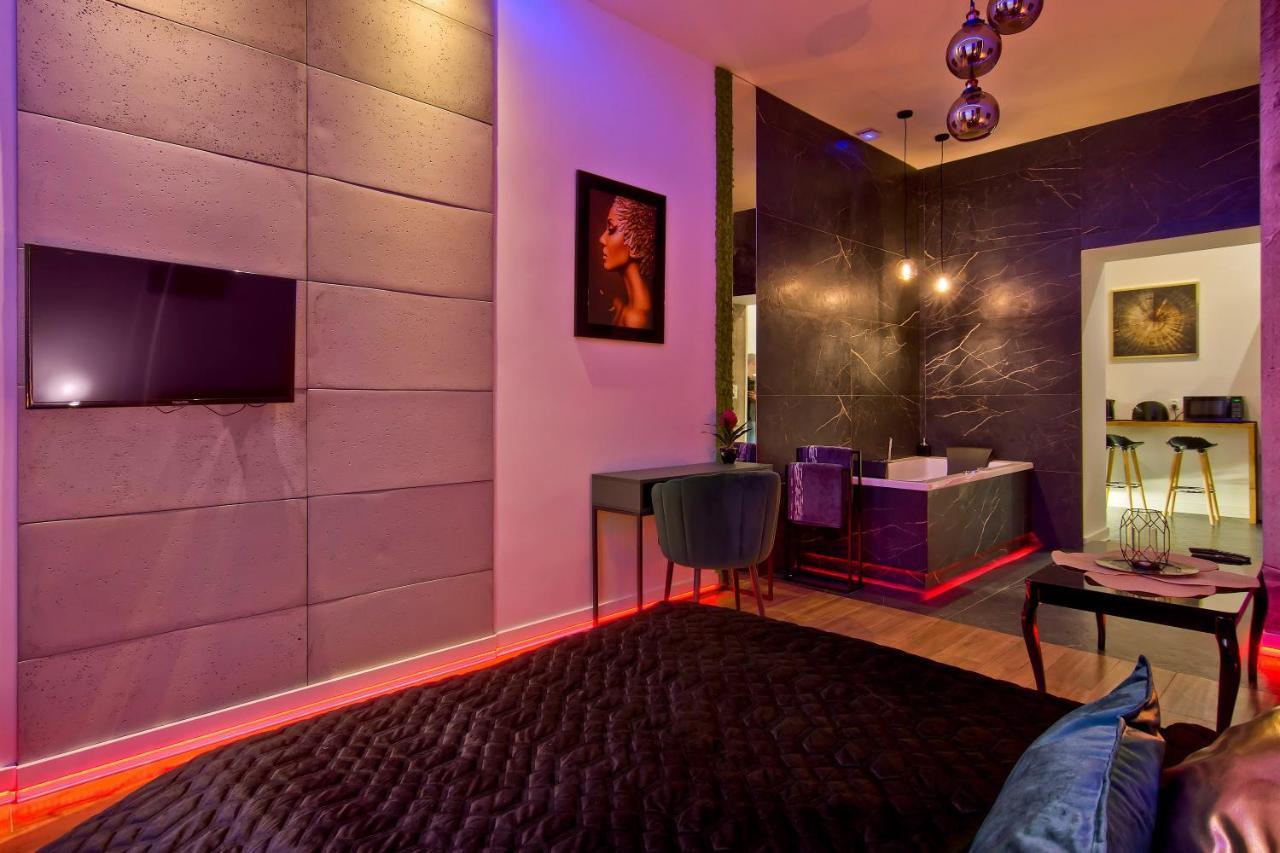 Apartament Czarny Z Jacuzzi Krakow Bagian luar foto