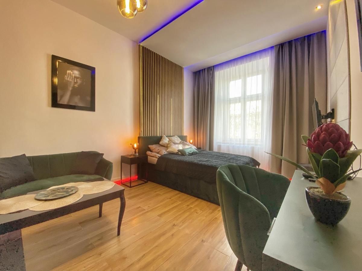 Apartament Czarny Z Jacuzzi Krakow Bagian luar foto