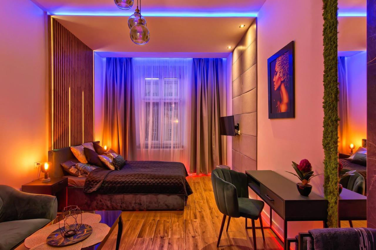 Apartament Czarny Z Jacuzzi Krakow Bagian luar foto